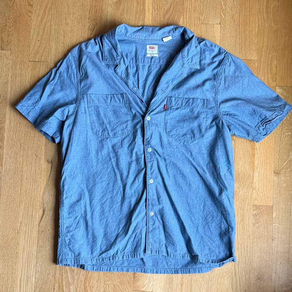 Levi's Casual chambray Blue Button Down camp collar Shirt
